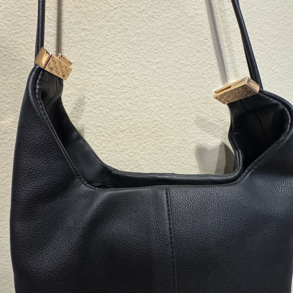Elegant Black Faux Leather Crossbody Bag - Picture 3 of 5